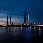 Teneo Maritime - Cite Du Vin 2*