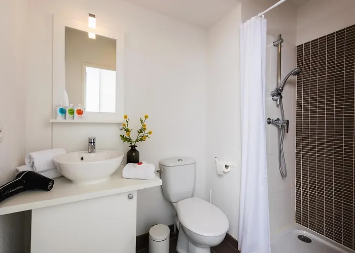 Teneo Maritime - Cite Du Vin 2*