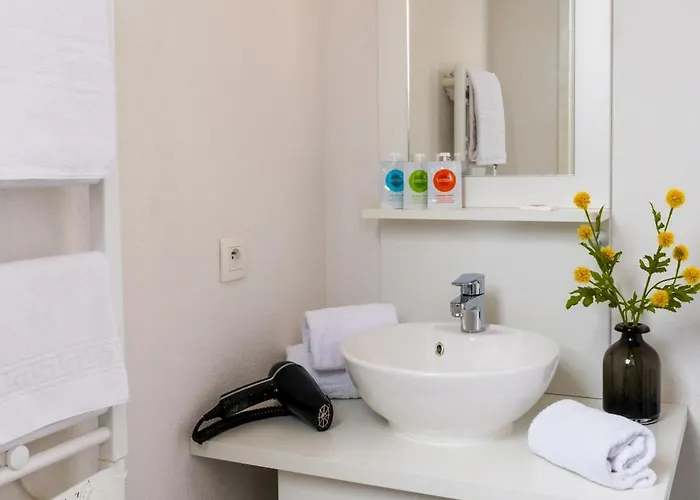 Teneo Maritime - Cite Du Vin 2*